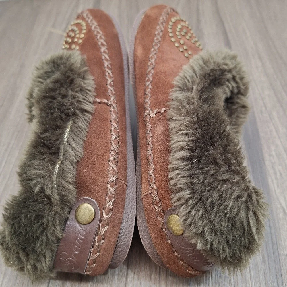 Lucky Brand Girls Brown Faux Fur Peace Sign Studded Moccasin Slippers Kids 1.5-2